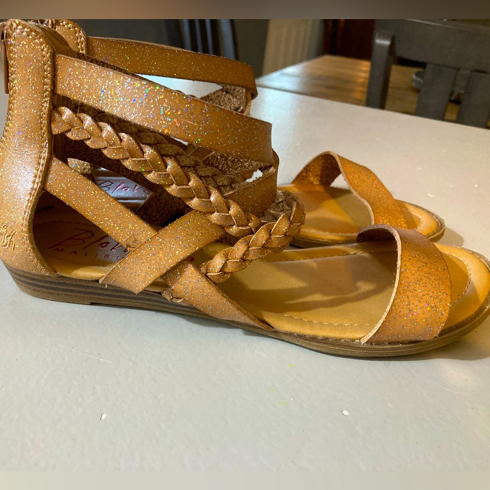 Blowfish Girls 5.5 Gold Glitter Aviator sandals